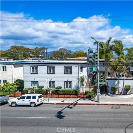 Buy this 14 bed house on 1413 S Standard Ave in Santa Ana, California