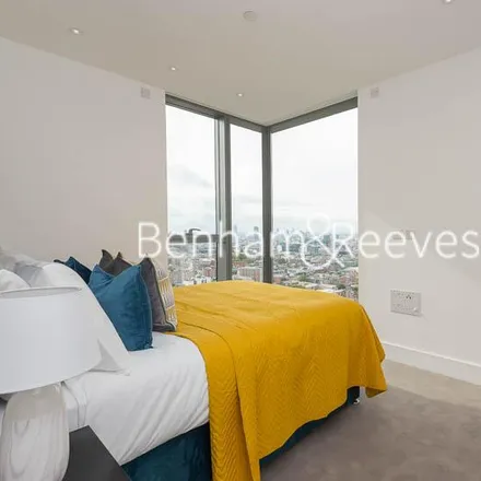 Image 4 - Carrara Tower, City Road, London, EC1V 1AE, United Kingdom - Apartment for rent