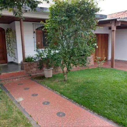 Buy this 2 bed house on Avenida Armando de Salles Oliveira 461 in Parque Suzano, Suzano - SP