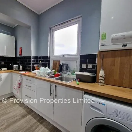 Image 2 - Hill Top Street, Leeds, LS6 1NW, United Kingdom - Townhouse for rent
