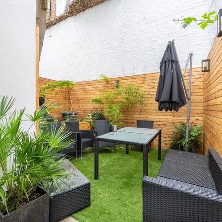 Image 2 - 10 Devonshire Terrace, London, W2 3DP, United Kingdom - Apartment for rent