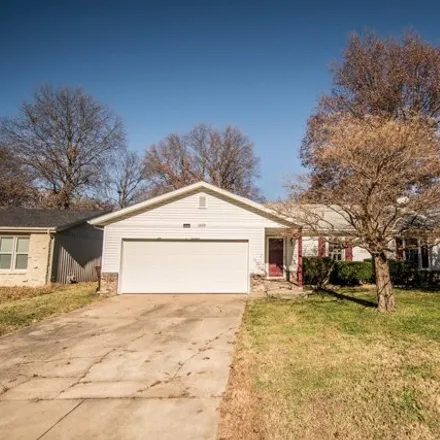 Buy this 3 bed house on 1399 West Glenwood Street in Springfield, MO 65807