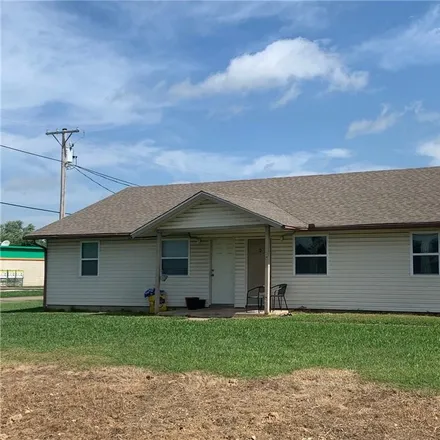 Image 3 - 111 North Pine Avenue, Gentry, Benton County, AR 72734, USA - Duplex for sale