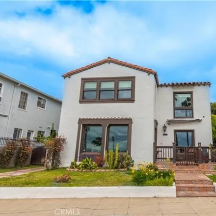 Buy this 5 bed house on 15 Loma Avenue in Long Beach, CA 90803