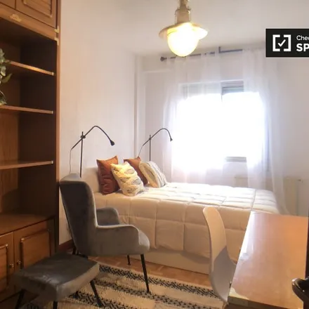Rent this 5 bed room on Calle de la Hacienda de Pavones in 256, 28030 Madrid