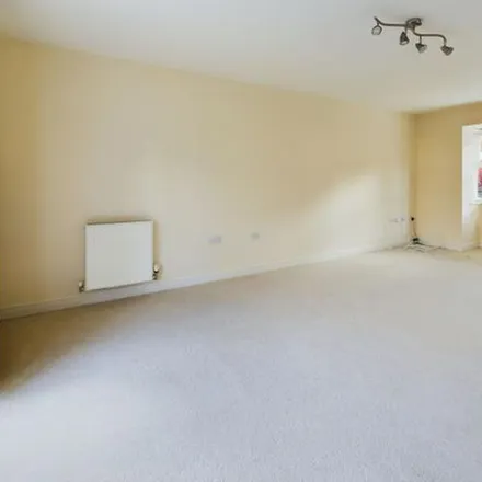 Rent this 5 bed apartment on FitzGilbert Close in Gillingham, ME7 2WE