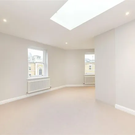 Rent this 3 bed apartment on Southwark Bridge in Vintry, London