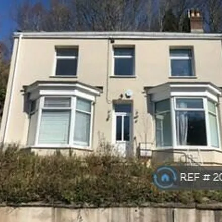 Rent this 5 bed duplex on Commercial Road in Llanhilleth, NP13 2JW