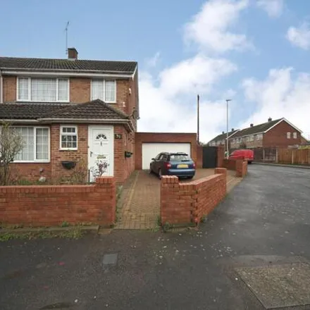 Buy this 3 bed house on Paddock Close in Luton, LU4 0TY