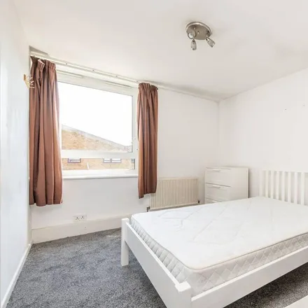 Rent this 3 bed apartment on 71 Maskell Road in London, SW17 0NL