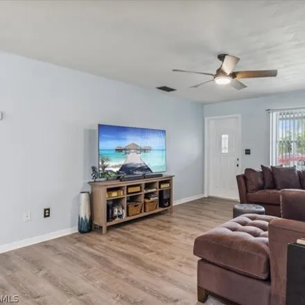 Image 3 - 4182 East River Drive, Fort Myers, FL 33916, USA - House for sale