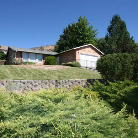 Buy this 3 bed house on 5611 Upland Drive in Klamath Falls, OR 97603