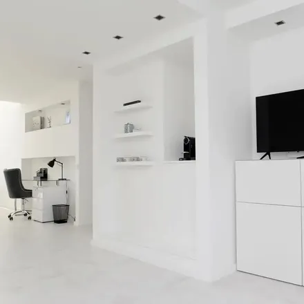 Rent this 4 bed apartment on Weißdornweg 1a in 50858 Cologne, Germany