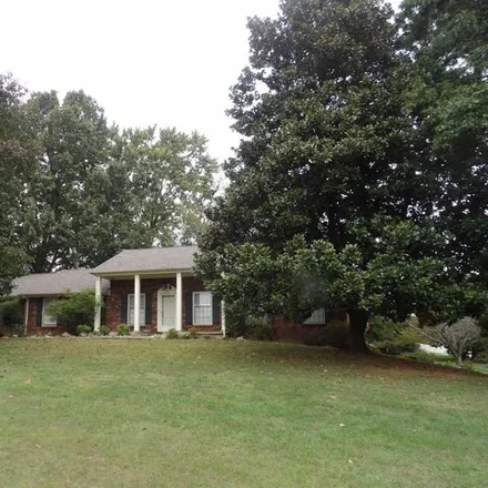 Buy this 4 bed house on Lockett Street in Monticello, KY 42633