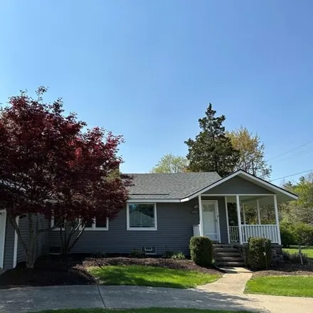 Image 1 - 7447 Pontiac Lake Road, Waterford Charter Township, MI 48327, USA - House for sale