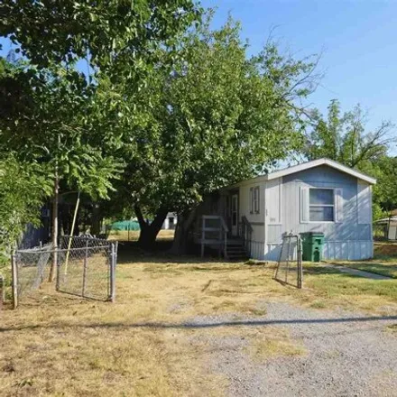 Rent this 2 bed house on 605 Michael St in Burkburnett, Texas