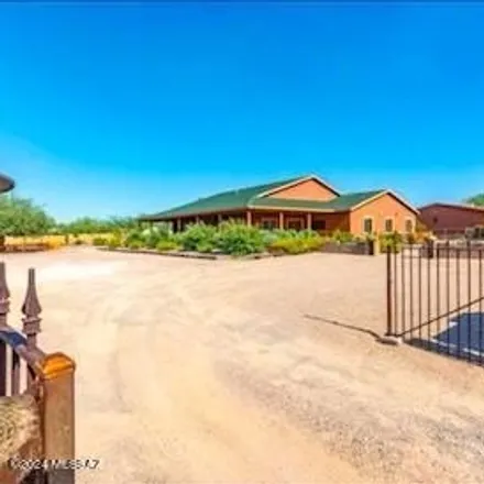Buy this 6 bed house on 7209 South Hildreth Avenue in Pima County, AZ 85746
