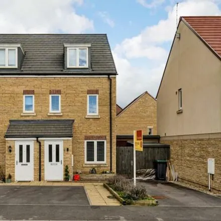 Buy this 3 bed duplex on Townsend Road in Witney, OX29 7AR