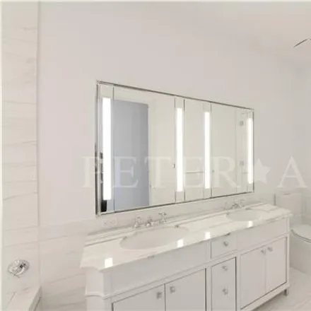 Image 7 - Four Seasons New York Downtown Hotel & Residences, 30 Park Place, New York, NY 10007, USA - Condo for sale