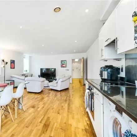 Image 1 - Latitude Apartments, Clapham Common South Side, London, SW4 9DY, United Kingdom - Room for rent