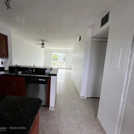 Image 5 - 2175 South Cypress Bend Drive, Pompano Beach, FL 33069, USA - Condo for sale