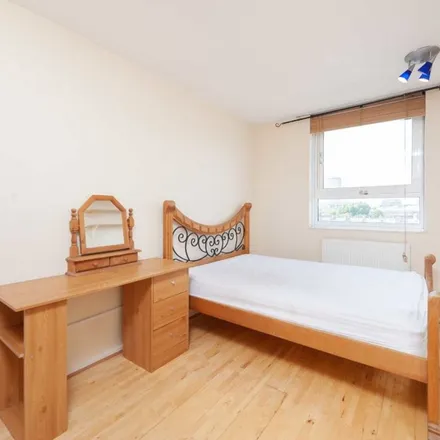Rent this 4 bed apartment on Thornhaugh Street in London, WC1H 0XG