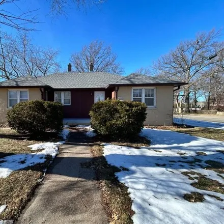 Image 1 - 1117 West 12th Street, Hastings, NE 68901, USA - House for sale