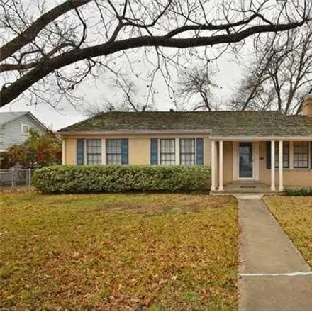 Rent this 3 bed house on 906 East 38½ Street in Austin, TX 78722