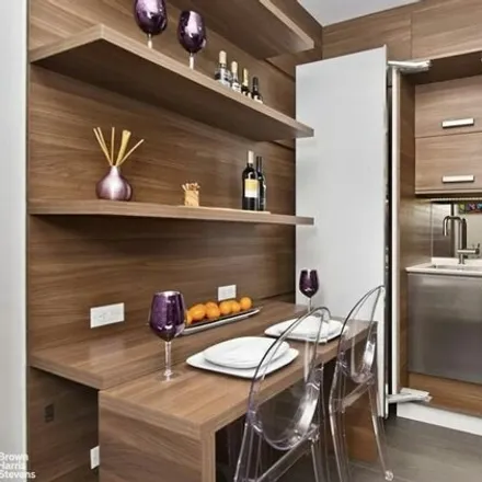 Image 3 - 225 West 70th Street, New York, NY 10023, USA - Apartment for sale