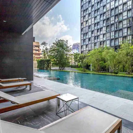 Rent this 1 bed apartment on Noble Ploenchit in Soi Nai Lert, Witthayu