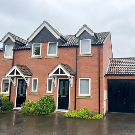 Rent this 2 bed duplex on unnamed road in North Hykeham, LN6 9PE