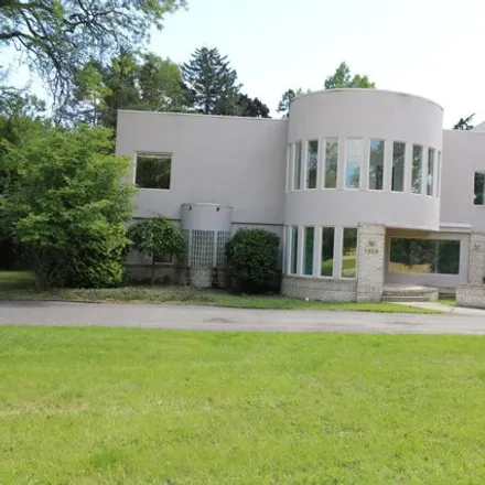 Buy this 4 bed house on 1539 Long Lake Road in Bloomfield Township, MI 48302
