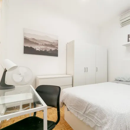 Rent this 19 bed room on Carrer de Balmes in 99-105, 08001 Barcelona