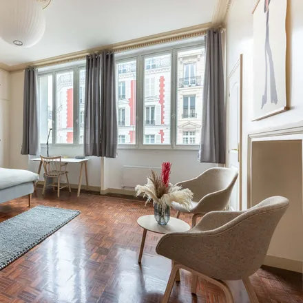 Rent this 8 bed room on 8 Place du Maréchal Juin in 75017 Paris, France