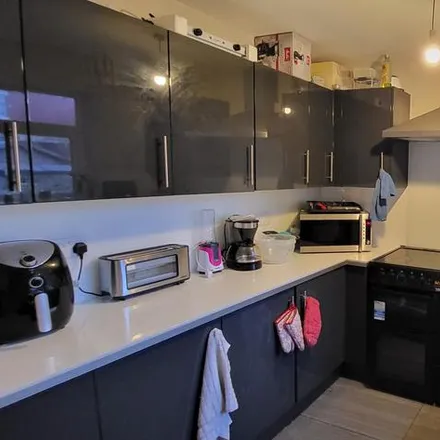 Rent this 6 bed townhouse on Ruskin Avenue in Manchester, M14 4DH