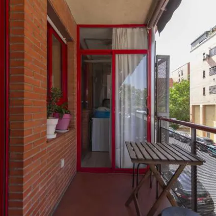 Rent this 3 bed apartment on Instittuo de Educación Secundaria Pradolongo in Calle de Ricardo Beltrán y Rózpide, 28026 Madrid