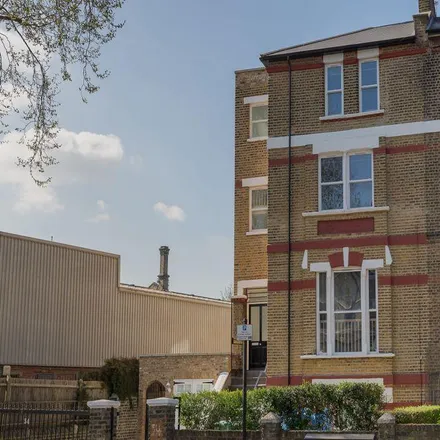 Rent this 2 bed apartment on Holloway Delivery Office in Hillmarton Road, London