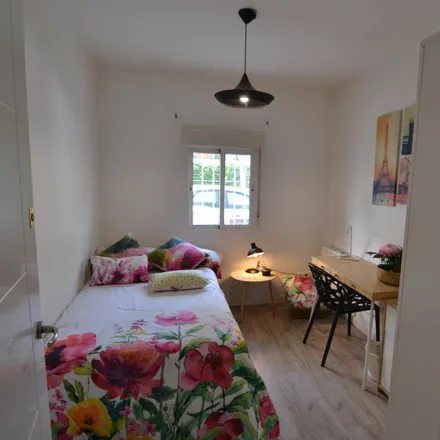 Rent this 3 bed room on Madrid in Calle del Arlanza, 29