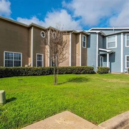Rent this 3 bed townhouse on 601 West Union Bower Road in Irving, TX 75061