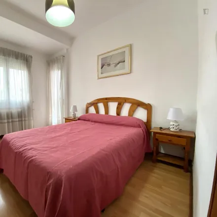 Rent this 1 bed apartment on Madrid in Escuela infantil municipal Luis Bello, Calle de Juan Bautista de Toledo