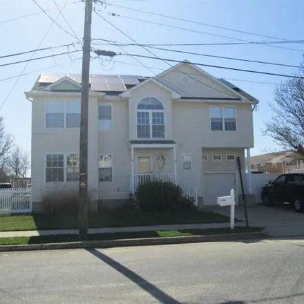 Rent this 4 bed house on 716 Surrey Avenue in Ventnor Heights, Ventnor City