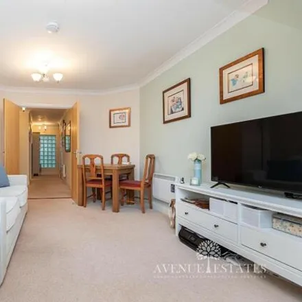 Image 5 - 83 Manor Road, Bournemouth, BH1 3HQ, United Kingdom - Apartment for sale