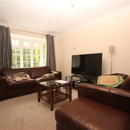 Rent this 3 bed townhouse on Findlay Drive in Worplesdon, GU3 3HT