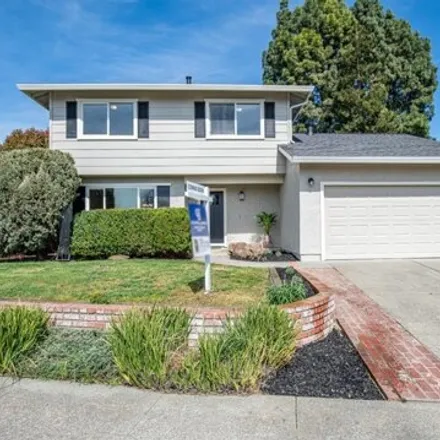Buy this 4 bed house on 815 Dogwood Circle in Fairfield, CA 94533