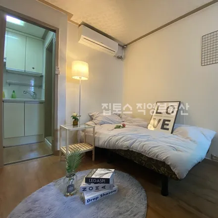 Rent this studio apartment on 서울특별시 관악구 신림동 251-417