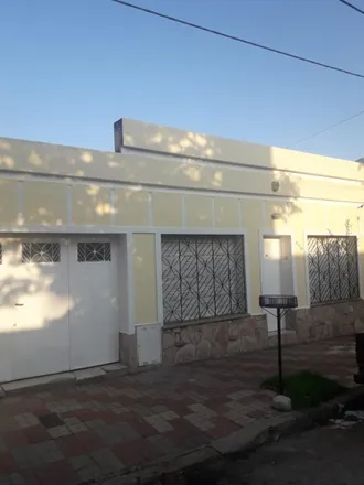 Rent this studio house on Pasaje Victorino de La Plaza 2503 in Hogar Propio, Cordoba