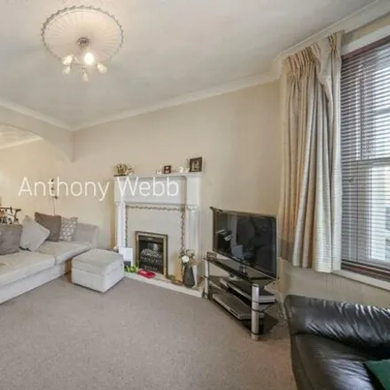 Image 5 - Hail & Ride Woodberry Avenue, Hoppers Road, Winchmore Hill, London, N21 3LH, United Kingdom - Townhouse for sale