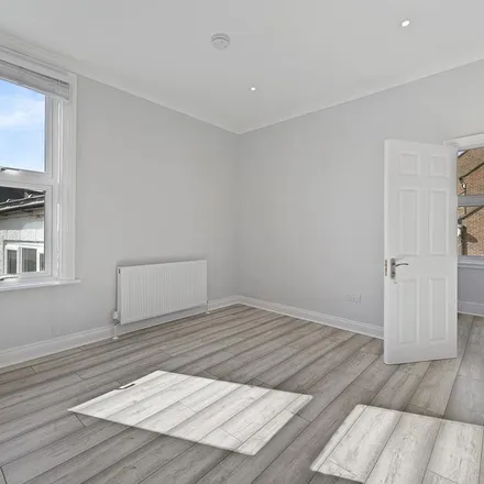 Rent this 4 bed apartment on Sherbrooke Road in Dawes Road, London