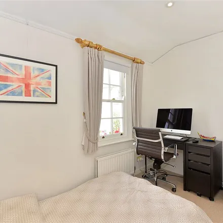 Image 8 - 10 Pembridge Villas, London, W11 3EN, United Kingdom - Apartment for rent
