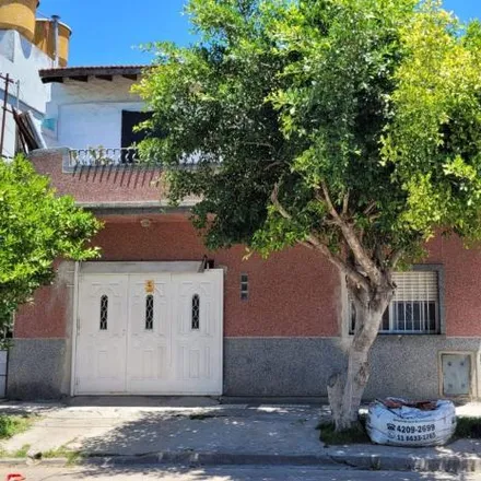 Buy this 3 bed house on San Vladimiro 3522 in Partido de Lanús, 1827 Lanús Oeste